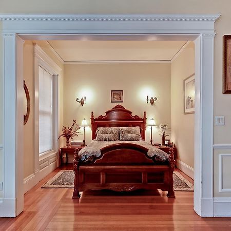 Bed and Breakfast The Gryphon House Бостон Экстерьер фото