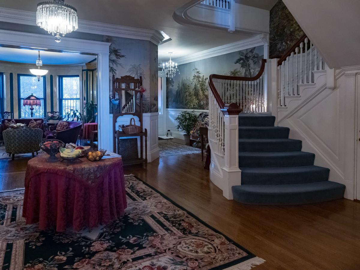 Bed and Breakfast The Gryphon House Бостон Экстерьер фото