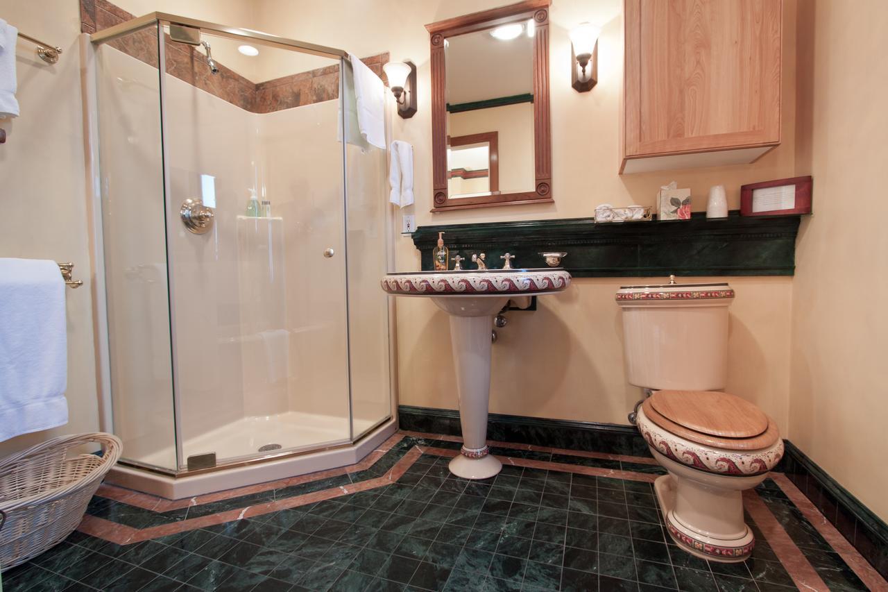 Bed and Breakfast The Gryphon House Бостон Экстерьер фото