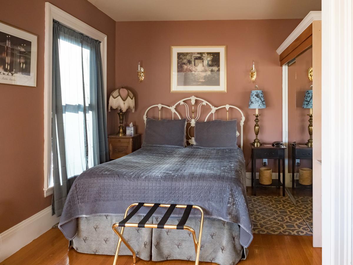 Bed and Breakfast The Gryphon House Бостон Экстерьер фото