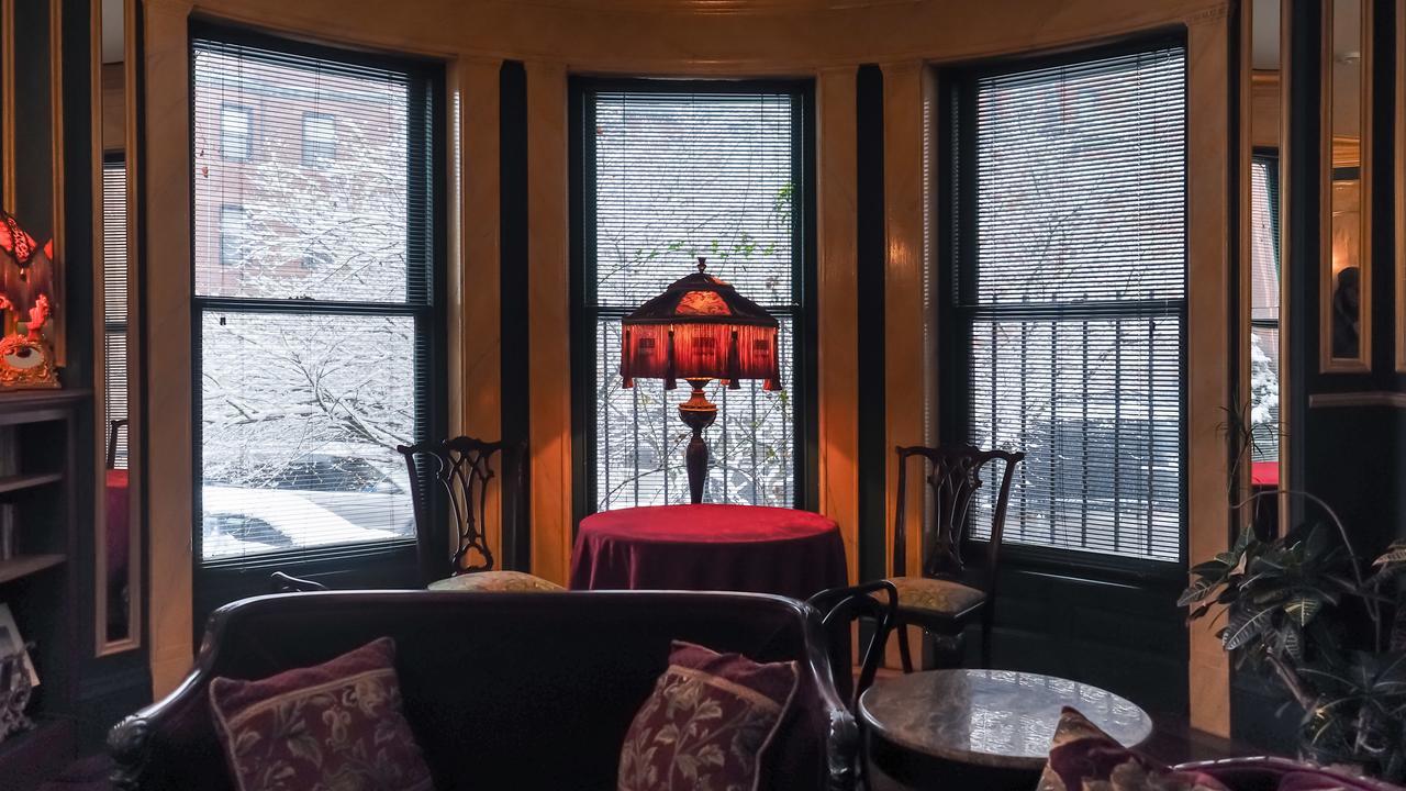 Bed and Breakfast The Gryphon House Бостон Экстерьер фото