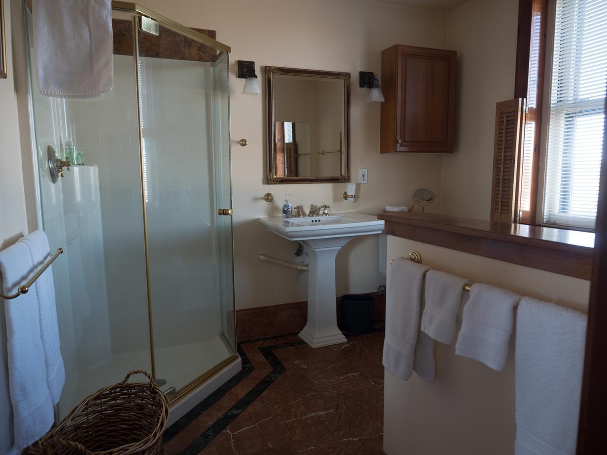 Bed and Breakfast The Gryphon House Бостон Экстерьер фото